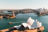 Muz v Sydney autom prerazil branu ruskeho konzulatu