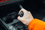 Zlozvyk ktory nici auto Preco nesmiete mat ruku na radiacej pake