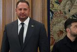 Kam zmizla kedysi Zelenskeho prava ruka Andrij Jermak tvrdil ze ide na front nakoniec je vsetko inak