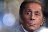 Svet mody prisiel o jednu zo svojich najvacich ikon vo veku 93 rokov zomrel kral cerveneho koberca valentino garavani