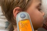 Pri superchripke aj nad 40 na znizenie vysokej horucky u det by sme vzdy mali uprednostnit liek pred studenymi obkladmi a nikdy nie na hlavu a konc tiny vysvetluje pediatricka