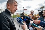 Cesky verejnopravnym mediam hrozi vykrvacanie Vlada chce narychlo zrusit koncesie pre vybrane skupiny