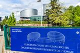 Europksy sud pre ludske prava nariadil Slovensku odskodnit dve sestry za policajnu brutalitu a rasovu diskriminaciu