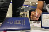 Padajuce trosky rakiet zranili muza v priemyselnej zone Abu Zabi
