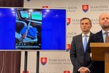 Vyhrazka opozicii sa siri sietami Autor tvrdi ze prispevok bol nespravne pochopeny