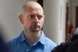 eskorta priviedla vraha marceka vo vychudnutom stave pred senatom odzneli len dve vety