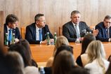Najprv beseda az potom skusa Ako Robert Fico diskutoval so studentmi v Kosiciach