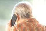 Peniaze odovzdala priamo do ruk podvodnikov Doverciva seniorka naletela na fiktivny uver