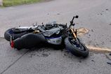 Policia zasahuje pri vaznej dopravnej nehode V Trstenej doslo k zrazke auta s motocyklom hlavna cesta je ciastocne uzavreta