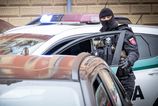 Velky protidrogovy zasah v Martine Elitni policajti zadrzali styri osoby a zaisili nezname latky