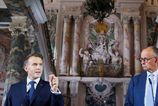 Merz slubuje Macronovi uzke partnerstvo Spolocny zavazok k zjednotenej Evrope ma by pilierom Berlinu