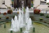 Nitra opat oziava vodou a svetlom Mesto po rokoch uvedlo do prevadzky modernu fontanu na Svatoplukovom namest