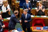 Orbanov system dostava najtvrdsii uder Madar presadil zmenu ustavy a odvolava prezidenta