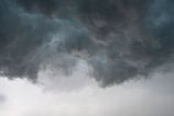 Rumunsko zasiahla smrtelna burka a chaos v metropole Metro v Bukuresti je zaplavenne a tisice ludi ziadaju o pomoc