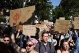 V Kyjeve sa opt rozprudili kartonove protesty ludom sa nepaci odvolanie popularneho ministra obrany
