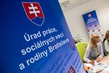 nezamestnanost na slovensku rastie po mesiacoch pocet nezamestnanych presiahol hranicu 142 tisic