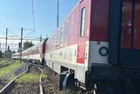 v stanici bratislava nove mesto doslo k vykolajeniu vlaku zeleznicna doprava je prerusena