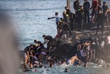 Europsky ostrov v Afrike prekrocili tisicky migrantov Viaceri zahynuli Spanelisko tam posiela specialne jednotky