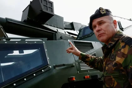 Belgický minister varuje pred nárastom hybridných útokov, zbrojenie zaostáva za hrozbami