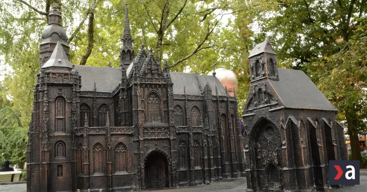 Bronzová miniatúra Dómu sv. Alžbety obohatila centrum Košíc