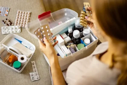 Čo patrí do evakuačnej lekárničky? Farmaceut radí, čo zachráni život