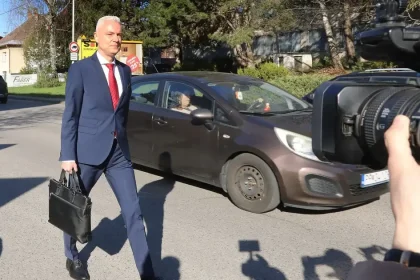 Ferenčák podniká kroky proti farmárovi Kuffovi, ÚBOK preveruje politikove stavby