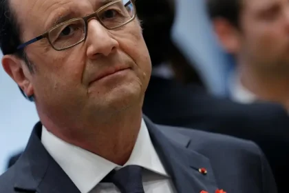 Hollande nevylučuje návrat do Elyzejského paláca, o kandidatúre rozhodne šanca na úspech