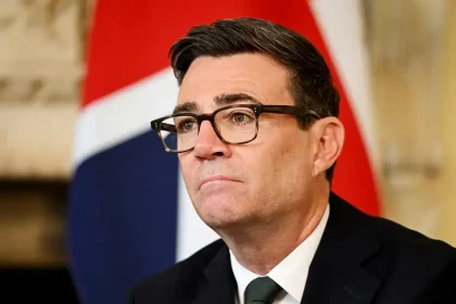 Hrdý Žid, ale toto musí skončiť. Britský minister spustil sankcie, Izrael hovorí o zrade