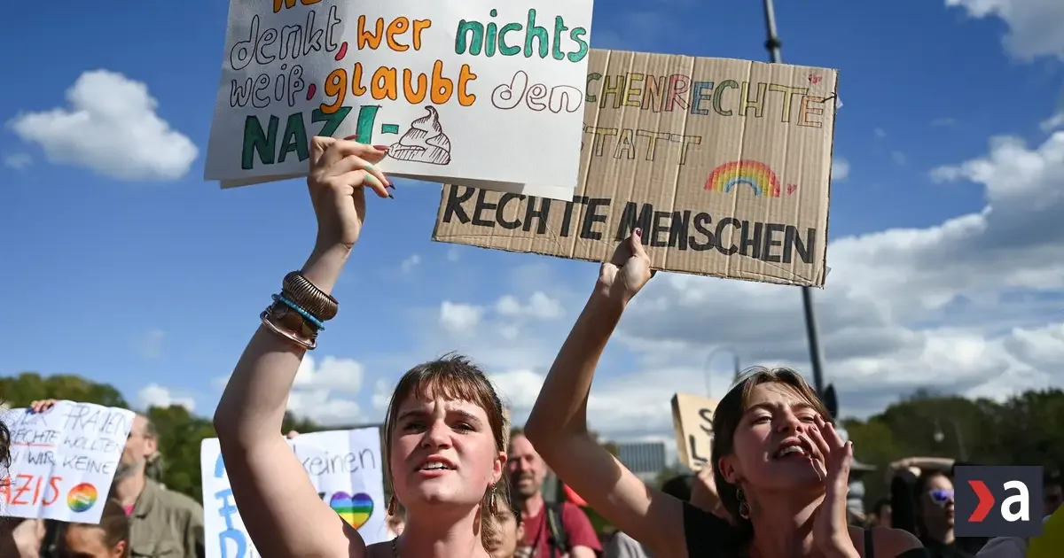 Masové protesty v Nemecku proti AfD: žiadajú zákaz strany