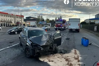 Nehoda na ceste na východ: zrazili sa tri autá, polícia odporúča obchádzku