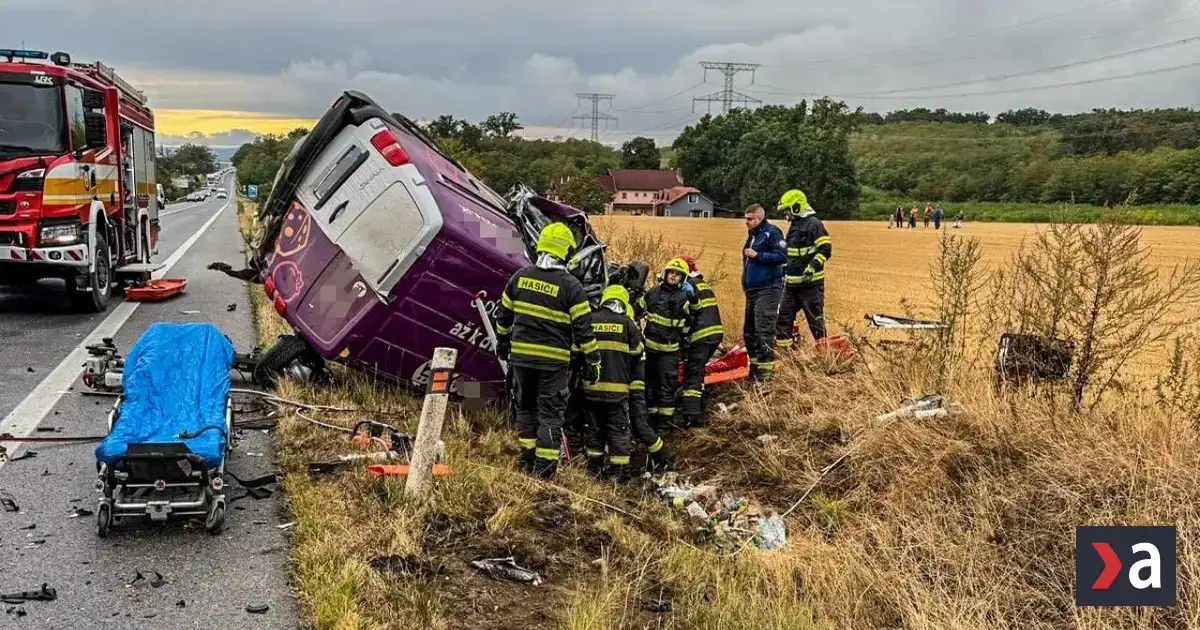 Nehoda v okrese Košice-okolie uzavrela cestu, zasahuje vrtuľník