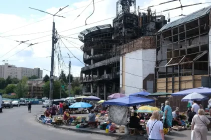 Ničenie pri nákupe. Ako ruský útok zdevastoval slávne kyjevské trhovisko