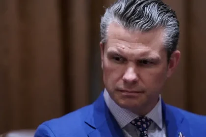 Pentagón plánuje výrazné škrty vo vojenskom velení. Hegseth môže zrušiť pätinu