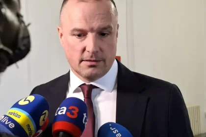 Poradca premiéra David Lindtner sa začiatkom novembra postaví pred odvolací súd