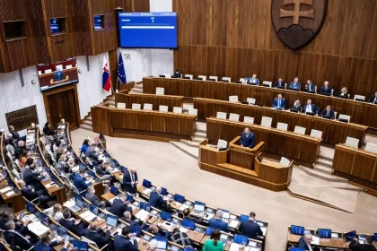 Poslanci od utorka rokovať o regulácii sociálnych sietí, liekoch a zmene volebného zákona