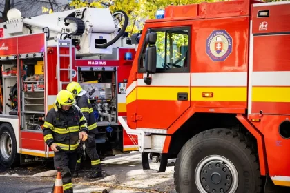 Požiar v piešťanskom hoteli: 140 hostí evakuovali pre dym z batérie
