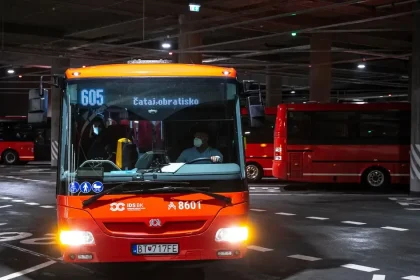 Rast cien palív dusí autobusovú dopravu, samosprávam prudko rastú výdavky na spoje