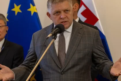 Rysuje sa jediná persóna, ktorá dokáže „odrovnať“ Roberta Fica