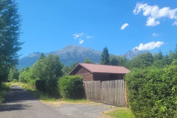 Správa parku nalieva peniaze do zatvorenej chaty s nulovými tržbami