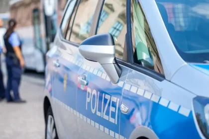 Trosky dronu objavili pri základni Bundeswehru. Polícia zisťuje, odkiaľ pochádzal