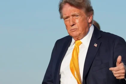 Trump váha s útokom na húsíov. Rijád tlačí na USA, prezident názor menil