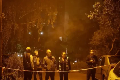 Útok na predmestie Kyjeva si vyžiadal obete, Zelenskyj obviňuje Moskvu z teroru