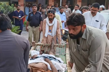V Pakistane vybuchlo auto pri policajnej stanici, zomrelo 11 ľudí