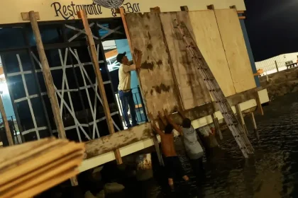 VIDEO: Mexiko čaká úder hurikánu Polo. Búrka tretej kategórie si už vyžiadala obete
