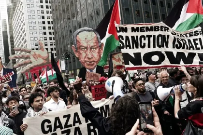 VIDEO: Newyorská polícia zadržala desiatky protestujúcich proti Netanjahuovi