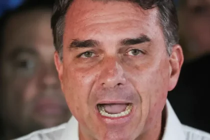 Flávio Bolsonaro v USA tvrdí, že čelí prenasledovaniu a falošným obvineniam