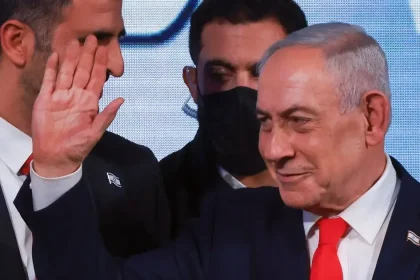 Netanjahuova strana spochybňuje voľby, arabské strany obviňuje z podvodov a násilia