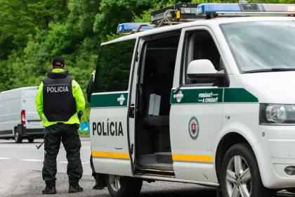 Polícia v Poprade zadržala dvoch 25-ročných mužov podozrivých z drog