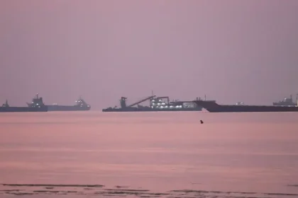 Požiar na tankeri po útoku v Hormuzskom prielive, posádka je v poriadku