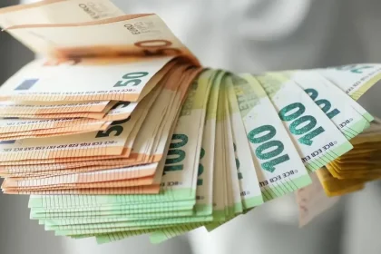 Slovensko medzi 9 krajinami, kde sa majetkové nožnice privierajú. Kde je háčik?